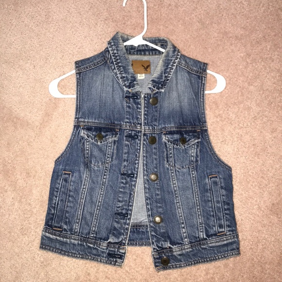 American Eagle Outfitters Jackets & Blazers - American Eagle Jean Vest!